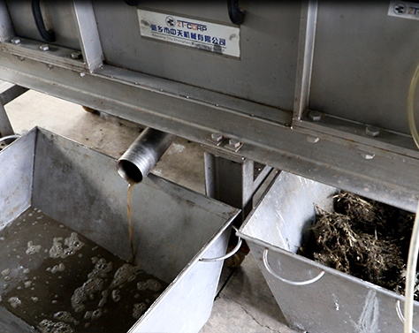Extraction and dehydration of waste residue: dehydration and separation of distiller’s grains and medicinal residues by pressing.